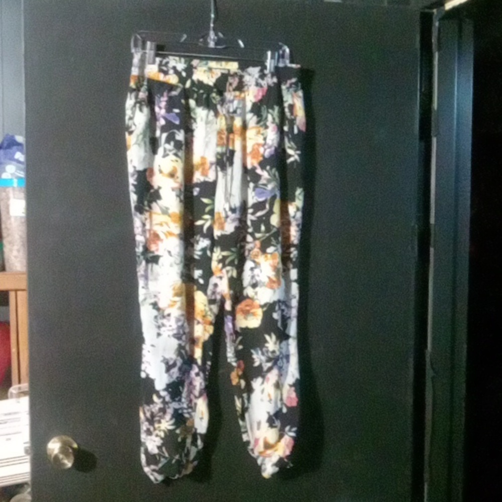 Buffalo David vitton cuffed bottom floral pants